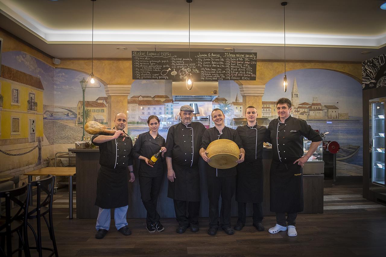 Villa Plaza Boutique Hotel & Spa Presov Bagian luar foto